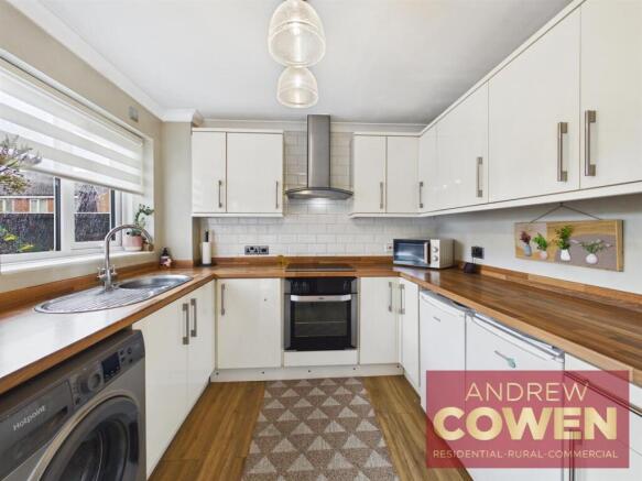 2 bed Semi-Detached for sale Image 5