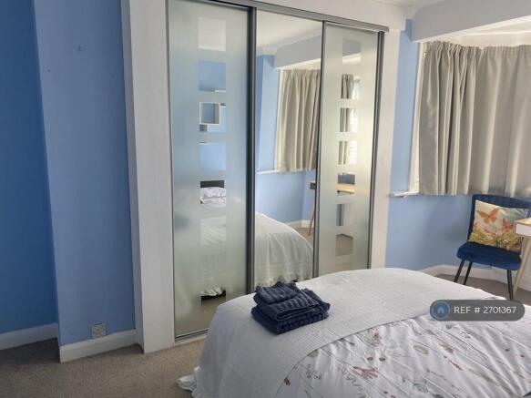 1st Floor Double Bedroom With Built-In Wardrobe