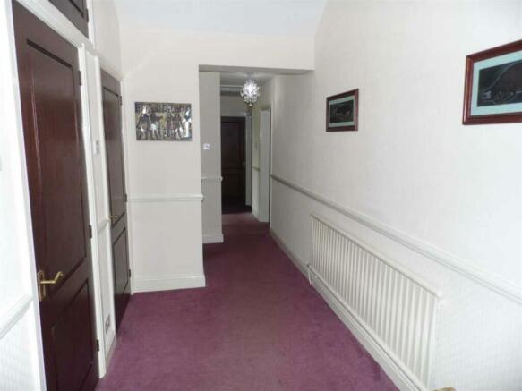 L/SHAPED RECEPTION HALL
