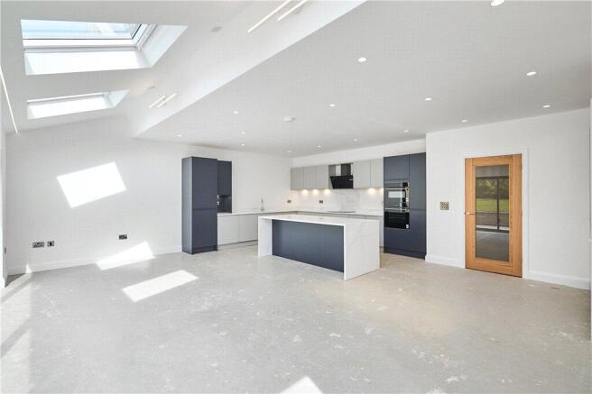 5 bed Detached for sale Image 5