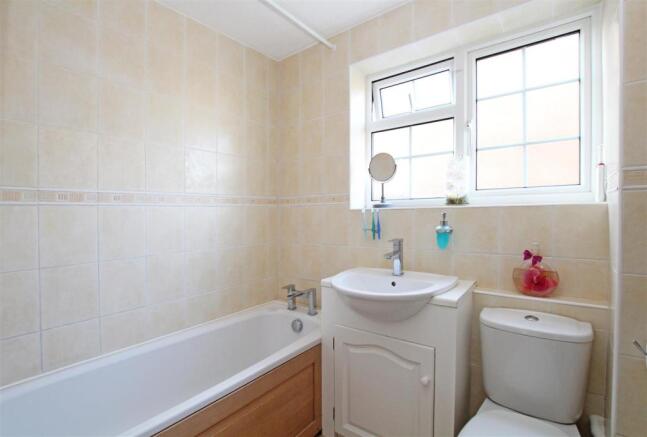 17KR - Bathroom.jpg