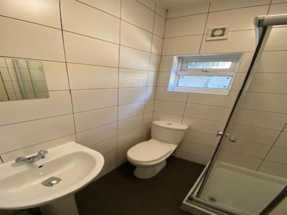 32 Treherbert bathro