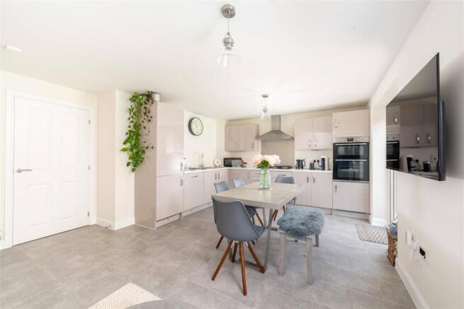 Kitchen/Dining
