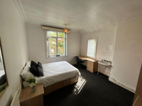 8 bed Semi-Detached for sale Image 8