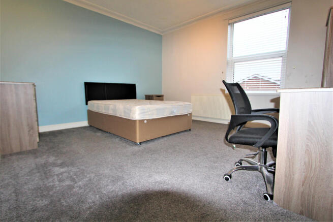 6 bed House to rent Image 10