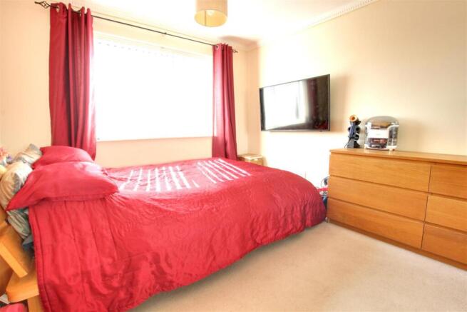 2 bed Flat for sale Image 7