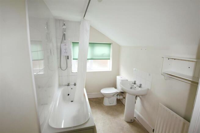 Bathroom-Nene View-Irthlingborugh-2 bed house to r