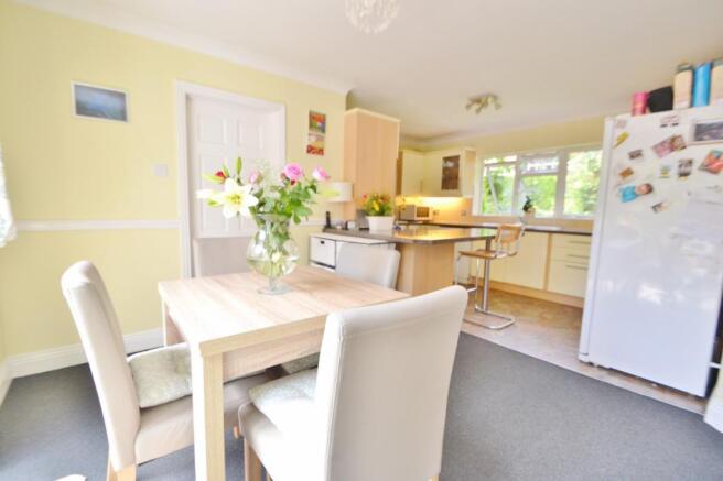kitchen / breakfast 