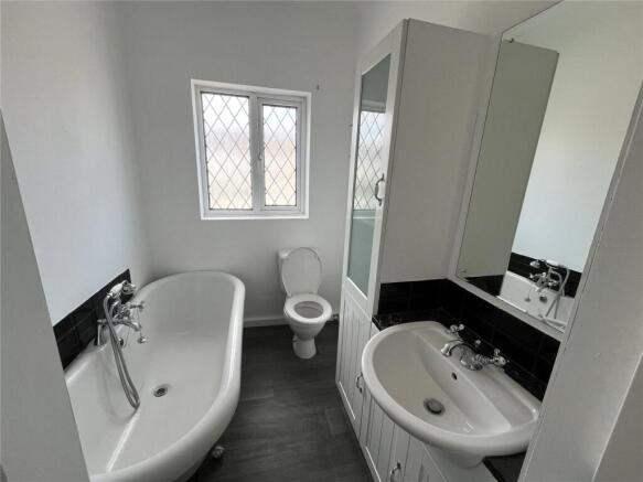 3 bed Terraced to rent Image 5