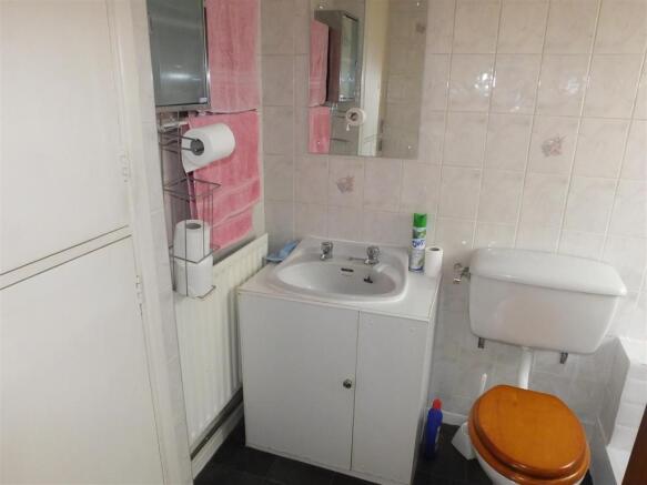 Bathroom.JPG