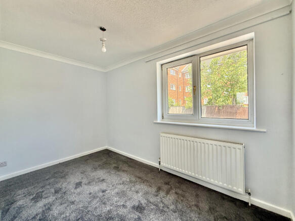 2 bed Town House to rent Image 8