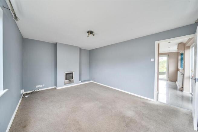 6 Woodville Crescent, Yardley Gobion (10).jpg