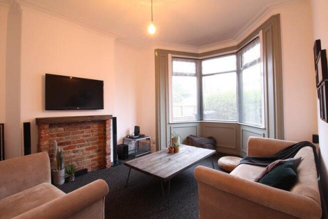 4 bed House to rent Image 5