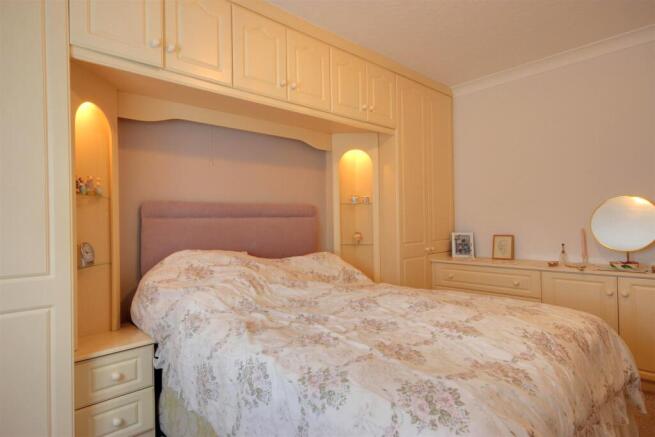 2 bed Apartment for sale Image 10