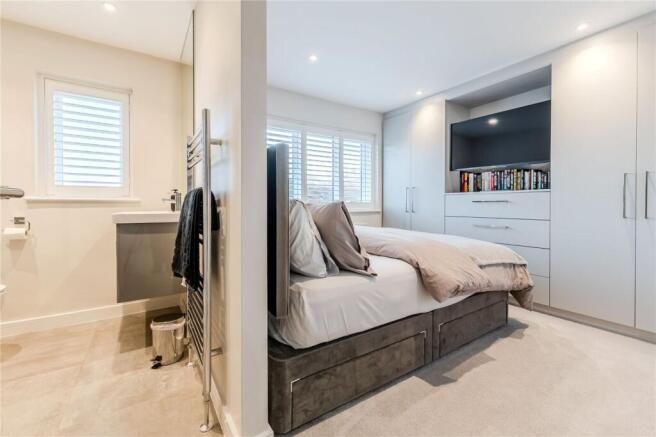 4 bed Detached for sale Image 10