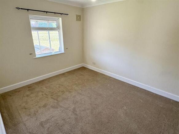 2 bed Semi-Detached to rent Image 4
