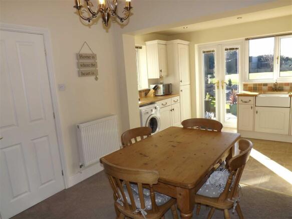 KITCHEN DINER
