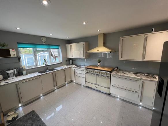 Fitted Kitchen