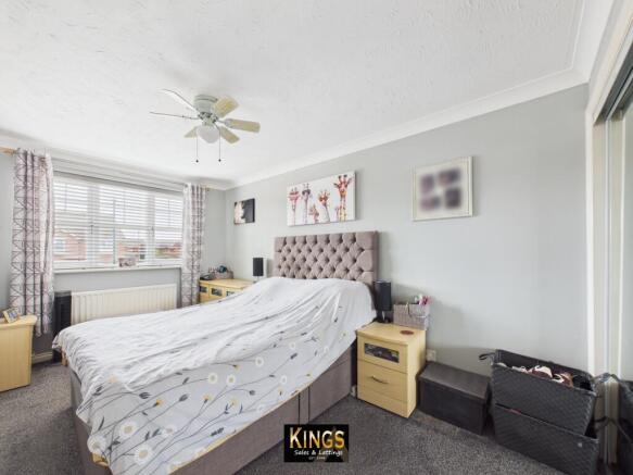 4 bed Detached for sale Image 9
