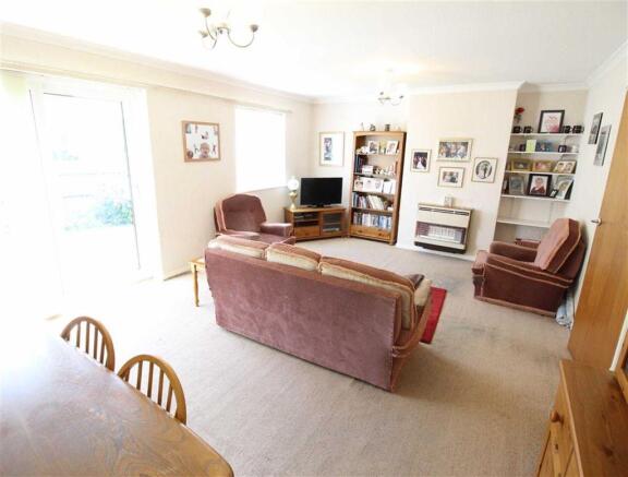 Rear Lounge/Dining R