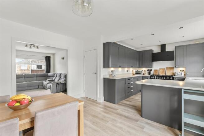 3 bed Semi-Detached for sale Image 10