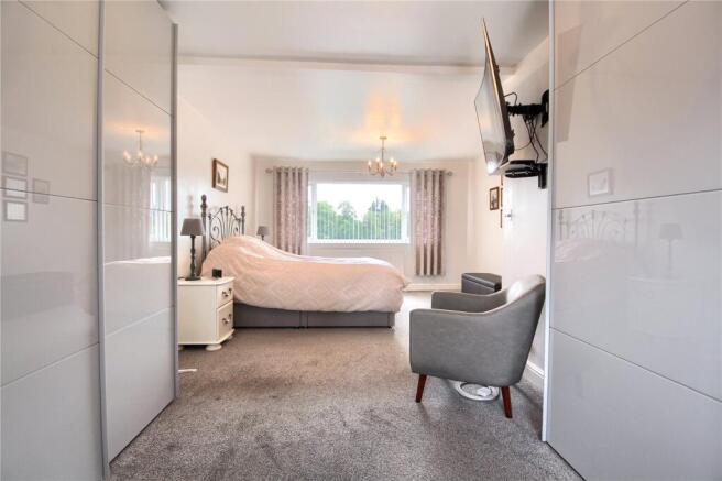 4 bed Semi-Detached for sale Image 12