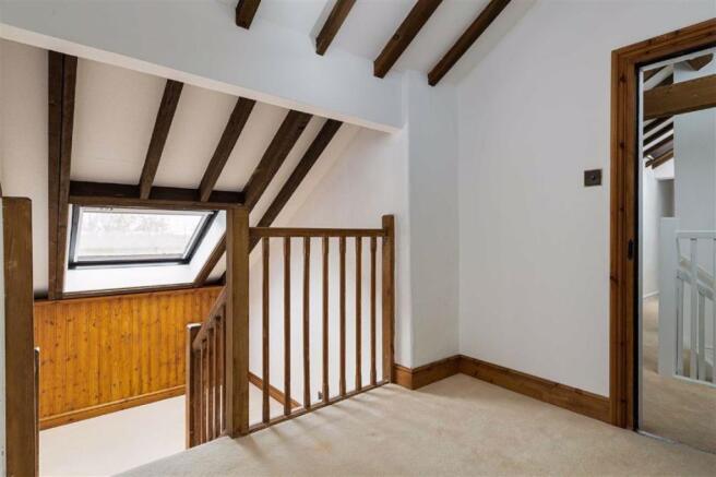PART GALLERIED LANDING