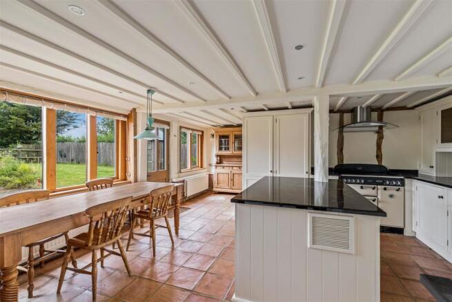 Kitchen (2).jpg
