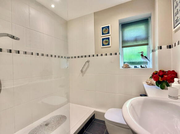 2 bed Flat for sale Image 10