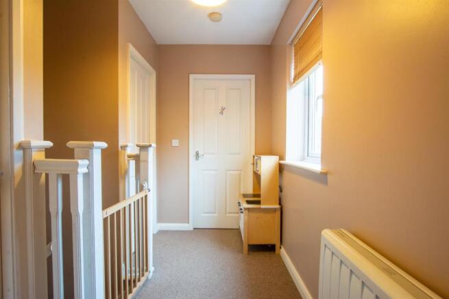 FIRST FLOOR LANDING