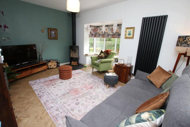 4 bed Detached Bungalow for sale Image 7