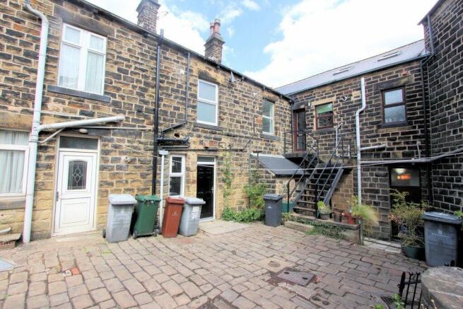 3 bed Terraced to rent Image 8