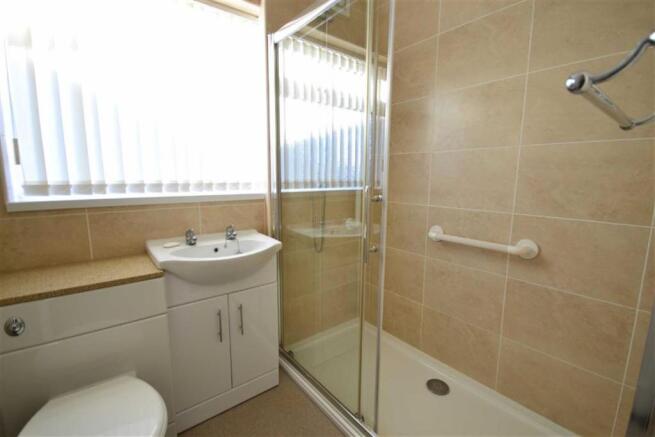 SHOWER/ BATHROOM