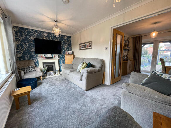 30 Dunoon Mead - Living room