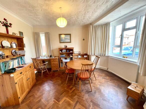 49 spalding road dining NEW.jpg