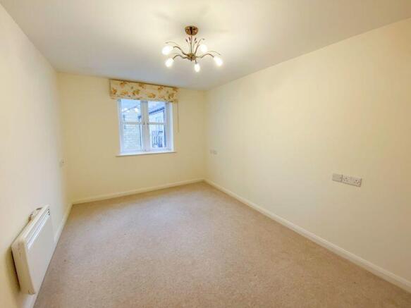 2 bed Flat for sale Image 8