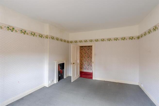 8590111-interior18.jpg