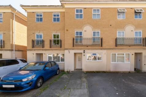 Hurworth Avenue, Langley, Slough, SL3