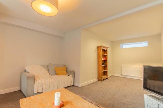 4 bed Semi-Detached for sale Image 4