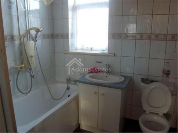3 bed Semi-Detached to rent Image 5