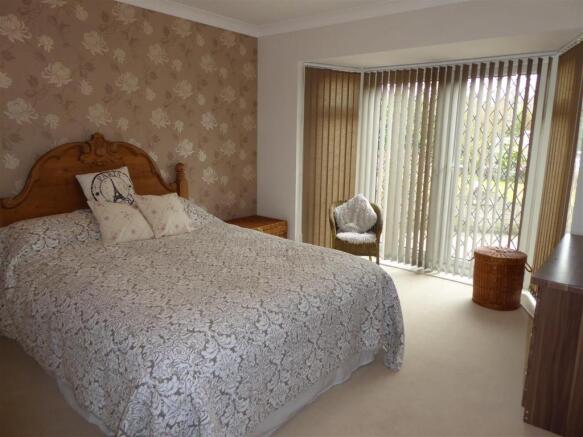 GUEST BEDROOM SUITE/BEDROOM 3