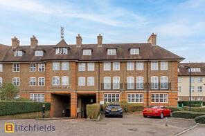 Flat 38, 20 Heathview Court, Corringway, Golders Green, London NW11 7EF