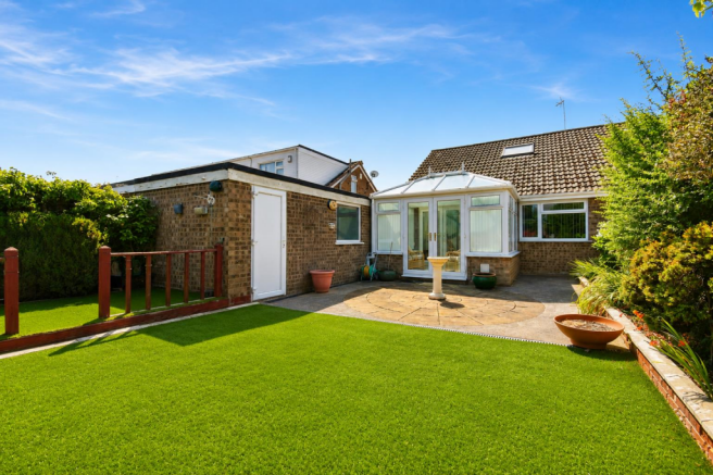 2 bed Semi-Detached Bungalow for sale Image 4