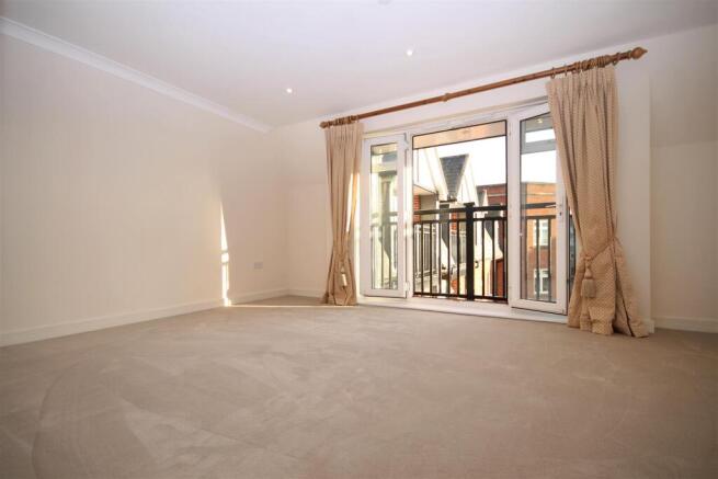 LIVING ROOM .jpg