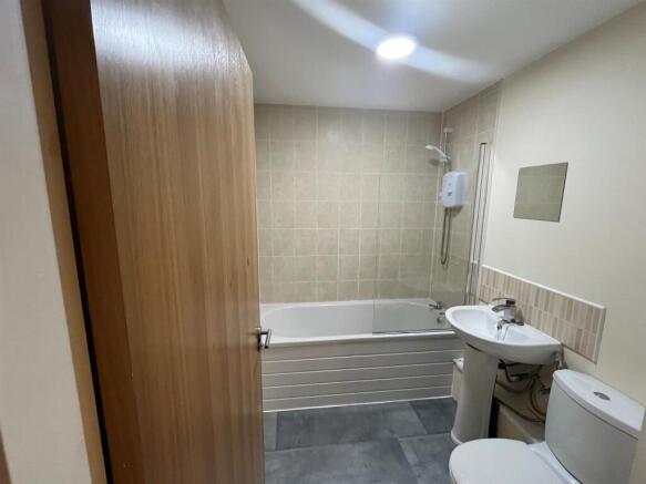 2 bed Apartment to rent Image 4