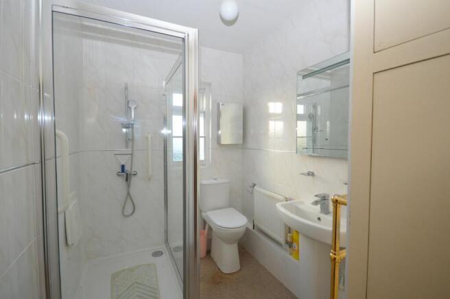 BATHROOM/SHOWER ROOM