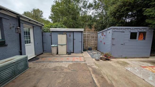 Outside toilet & Utility Room