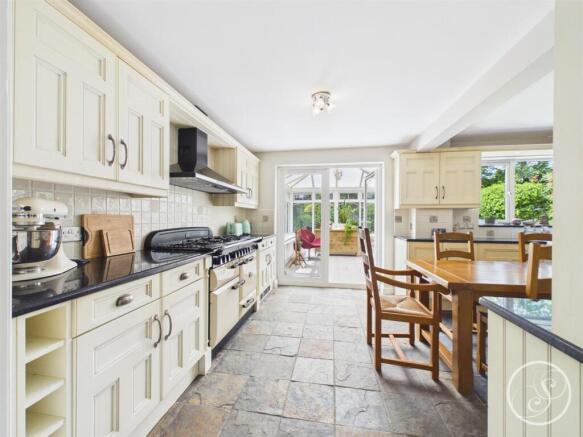 4 bed Detached for sale Image 6