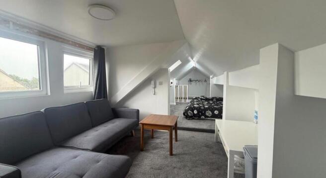 4 bed House Share to rent Image 4