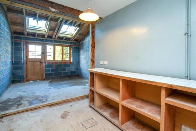 Kitchen 2.jpg